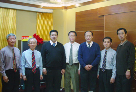 党委书记于晓光（右三）、院长张贵敏（左三）接待韩国客人 